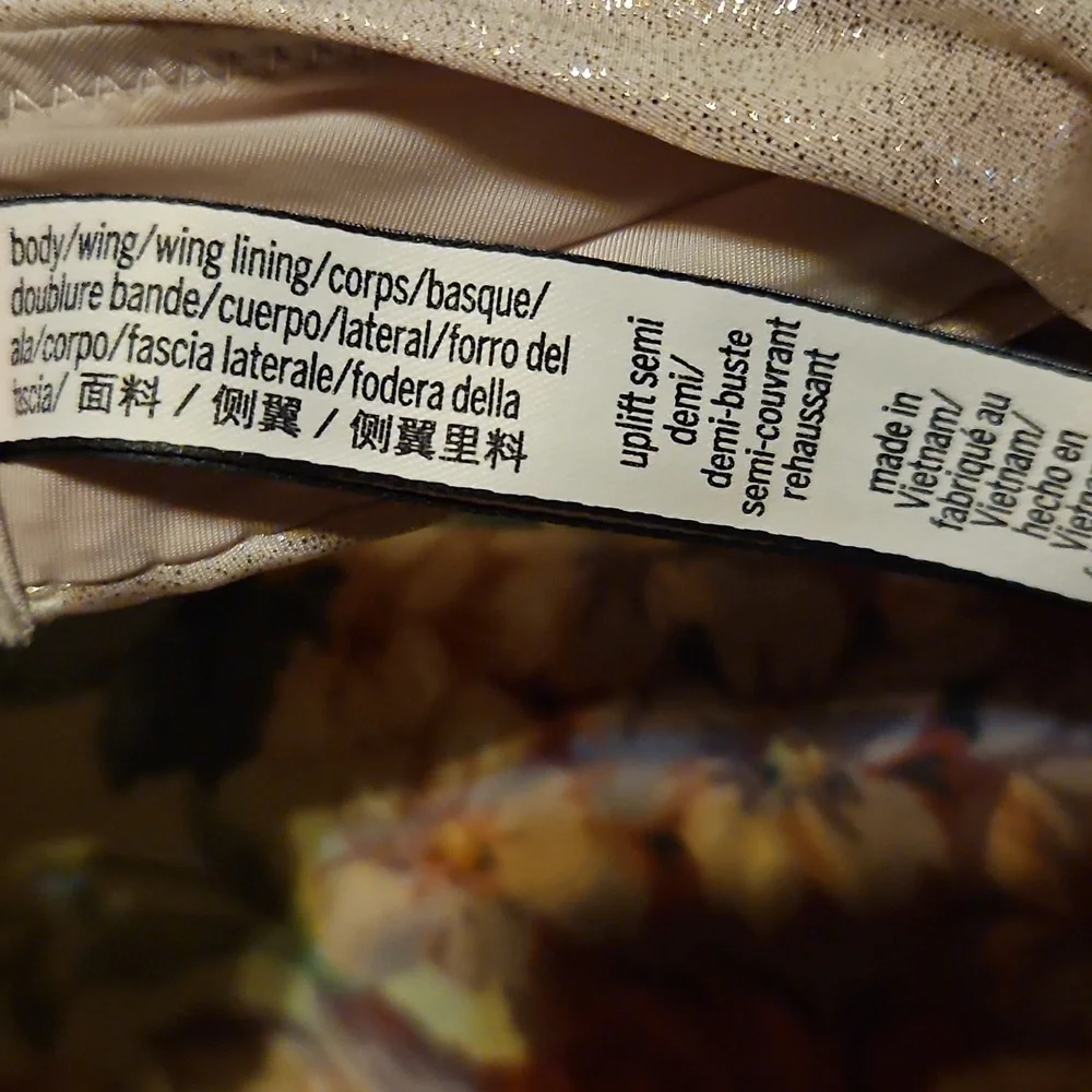 Victoria's secret bundle of two bras 36 DD - Picture 10 of 12